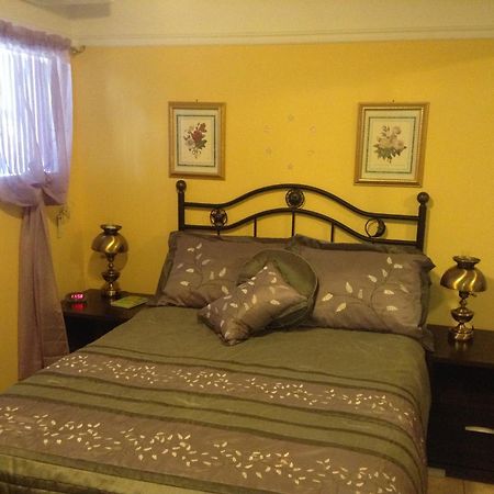 Douces Evasions Bed and Breakfast Saint-Anselme Exteriör bild