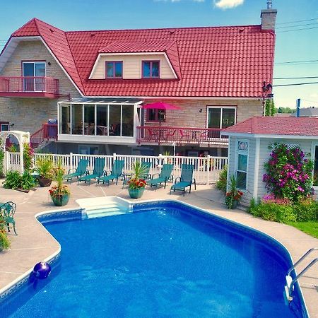 Douces Evasions Bed and Breakfast Saint-Anselme Exteriör bild