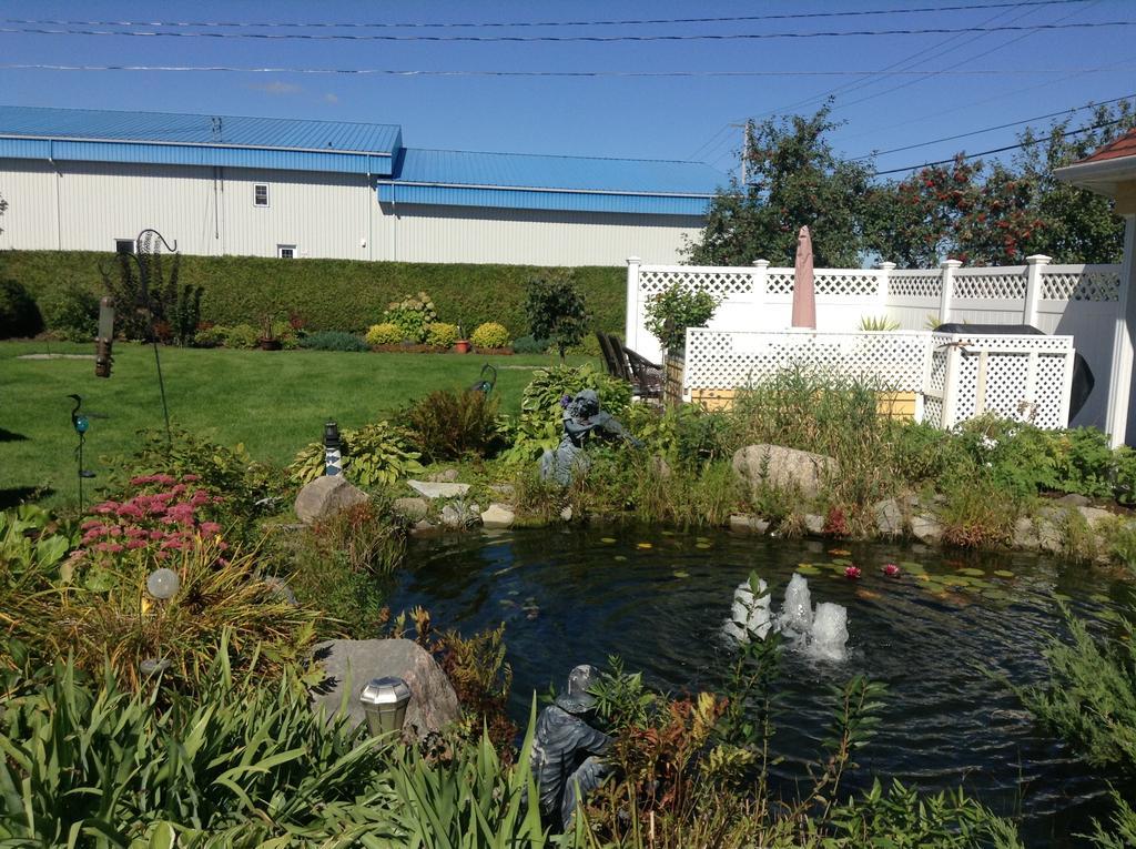 Douces Evasions Bed and Breakfast Saint-Anselme Exteriör bild