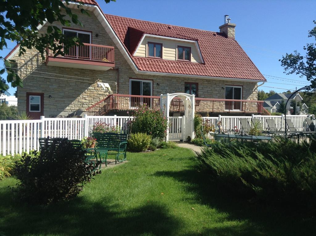 Douces Evasions Bed and Breakfast Saint-Anselme Exteriör bild