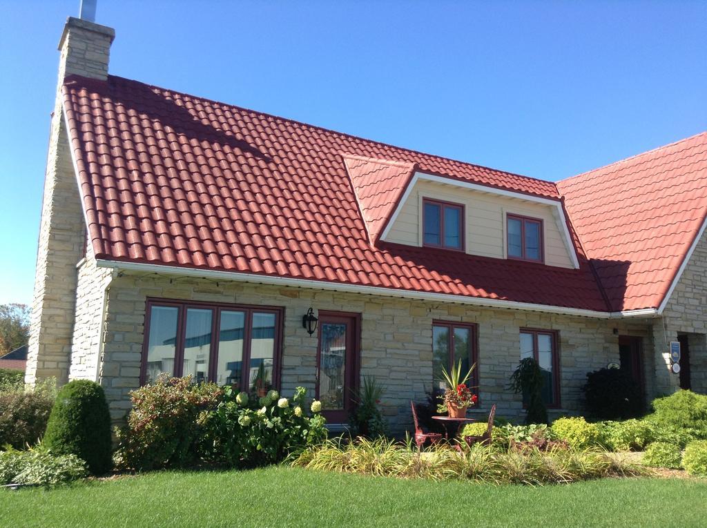 Douces Evasions Bed and Breakfast Saint-Anselme Exteriör bild