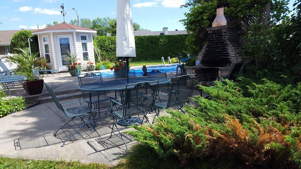 Douces Evasions Bed and Breakfast Saint-Anselme Exteriör bild